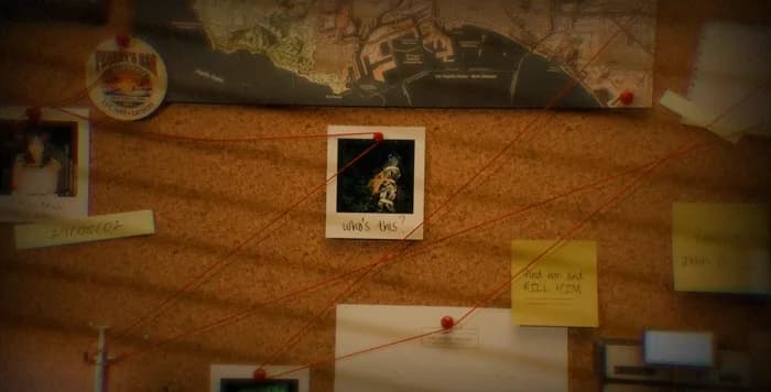 Les Polaroids et les post-it épinglés sur le tableau