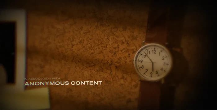 « Anonymous content » : la montre posée sur le bureau
