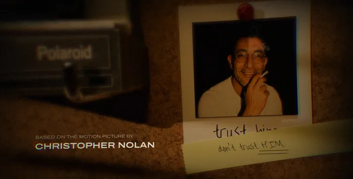 « Christopher Nolan » : un Polaroid épinglé, annoté « trust »
